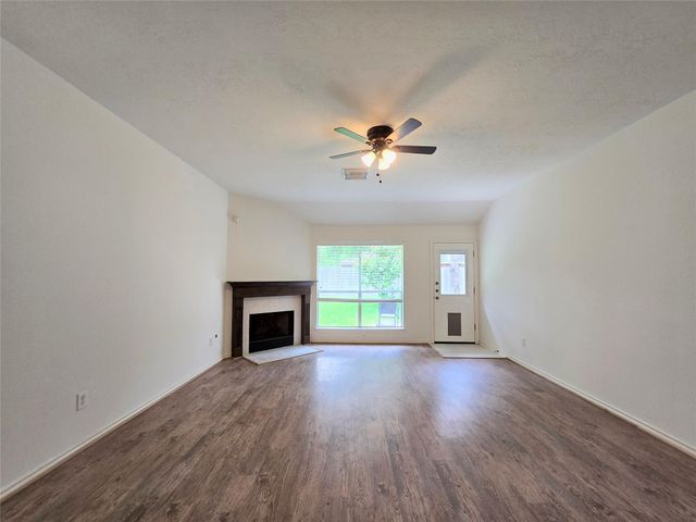 147 W Russet Grove Circle, The Woodlands, TX 77384