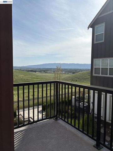 3986 Pino Grande Rd, Dublin, CA 94568