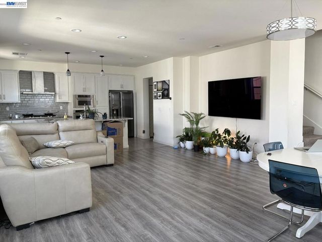 3986 Pino Grande Rd, Dublin, CA 94568