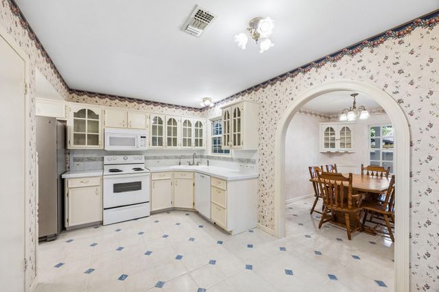 1003 Eagle Lake Road, Sealy, TX 77474
