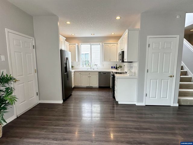 6260 SW Arbor Grove Dr, Corvallis, OR 97333