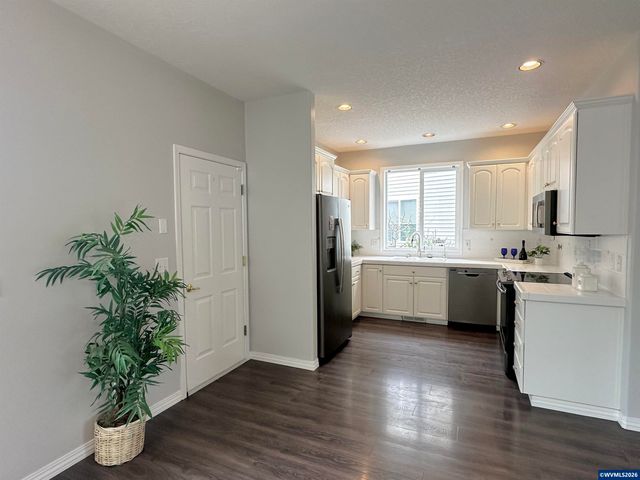 6260 SW Arbor Grove Dr, Corvallis, OR 97333