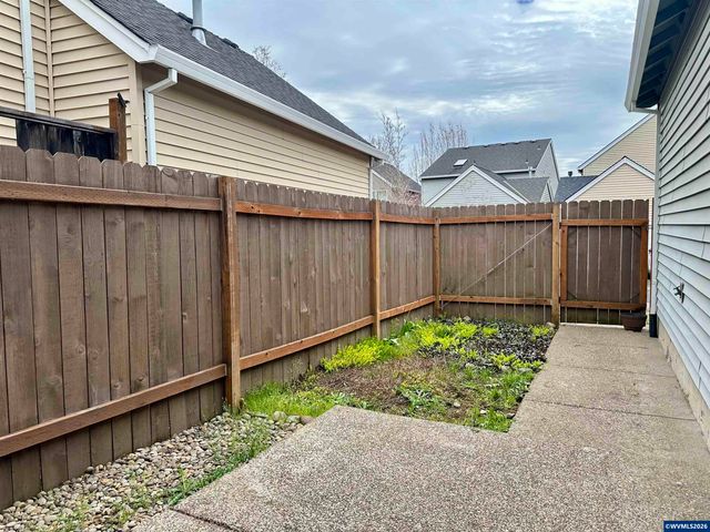 6260 SW Arbor Grove Dr, Corvallis, OR 97333