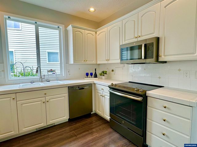 6260 SW Arbor Grove Dr, Corvallis, OR 97333