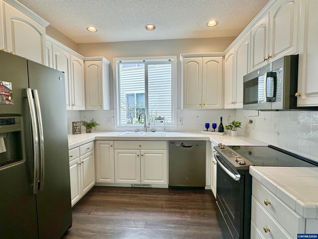 6260 SW Arbor Grove Dr, Corvallis, OR 97333