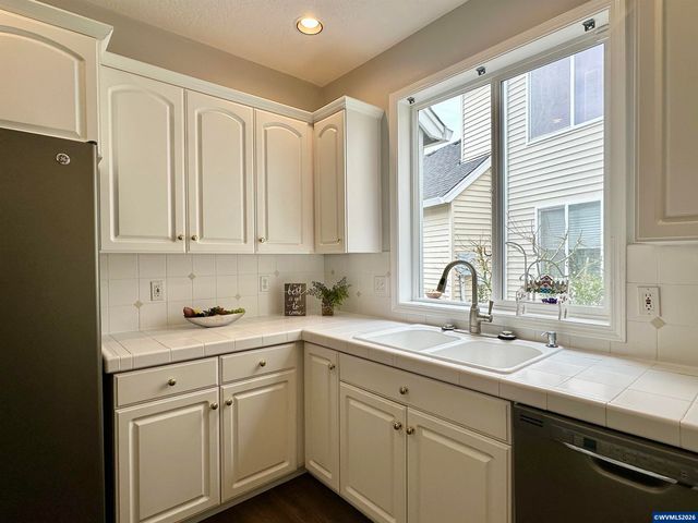 6260 SW Arbor Grove Dr, Corvallis, OR 97333