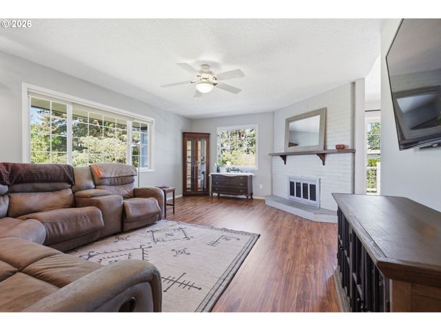 22892 Se BELMONT Ct, Damascus, OR 97089