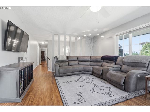 22892 Se BELMONT Ct, Damascus, OR 97089