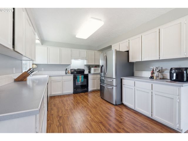 22892 Se BELMONT Ct, Damascus, OR 97089