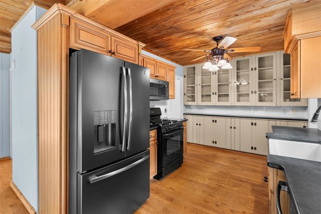 5315 Angling Road, Portage, MI 49024