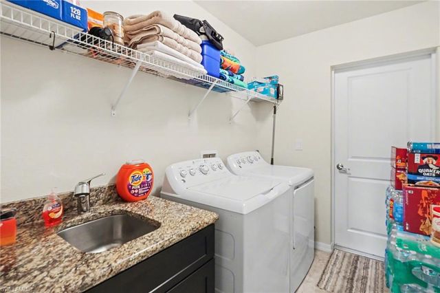 1426 SW 12th TER, Cape Coral, FL 33991