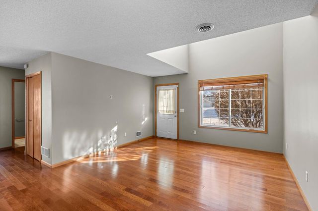 14757 Excelsior Lane 105, Apple Valley, MN 55124