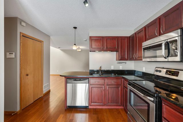 14757 Excelsior Lane 105, Apple Valley, MN 55124