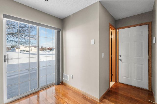 14757 Excelsior Lane 105, Apple Valley, MN 55124