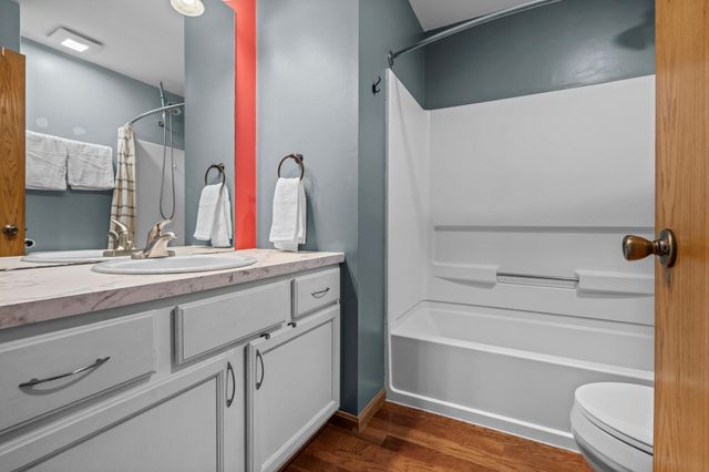 14757 Excelsior Lane 105, Apple Valley, MN 55124