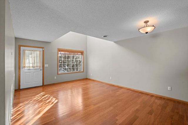 14757 Excelsior Lane 105, Apple Valley, MN 55124