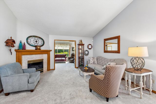 3012 Highpointe Curve, Roseville, MN 55113