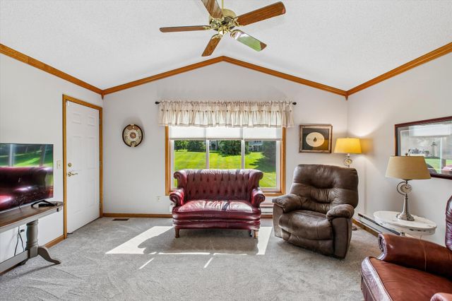 3012 Highpointe Curve, Roseville, MN 55113