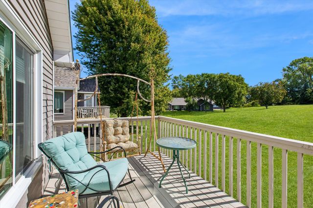 3012 Highpointe Curve, Roseville, MN 55113
