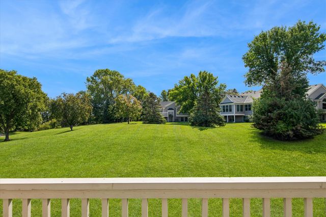 3012 Highpointe Curve, Roseville, MN 55113