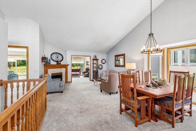 3012 Highpointe Curve, Roseville, MN 55113