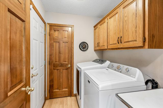 3012 Highpointe Curve, Roseville, MN 55113