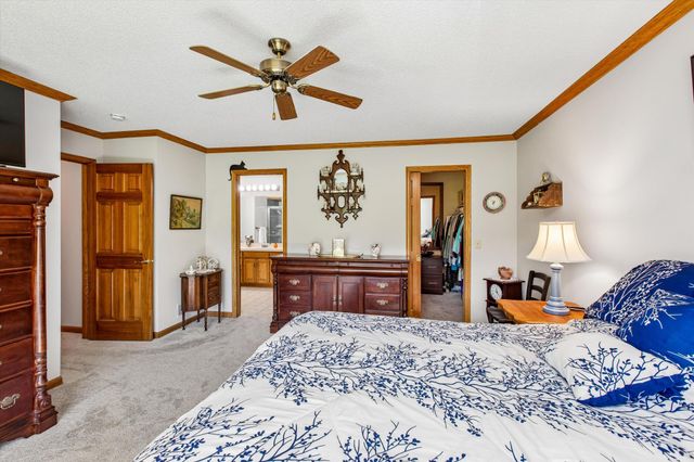 3012 Highpointe Curve, Roseville, MN 55113