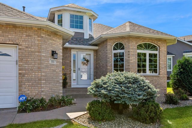3012 Highpointe Curve, Roseville, MN 55113