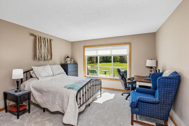 3012 Highpointe Curve, Roseville, MN 55113