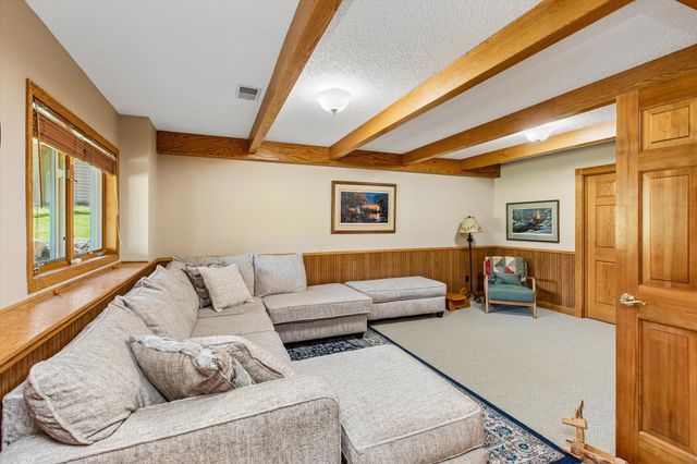 3012 Highpointe Curve, Roseville, MN 55113