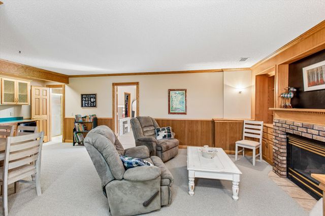 3012 Highpointe Curve, Roseville, MN 55113