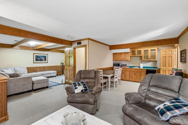 3012 Highpointe Curve, Roseville, MN 55113