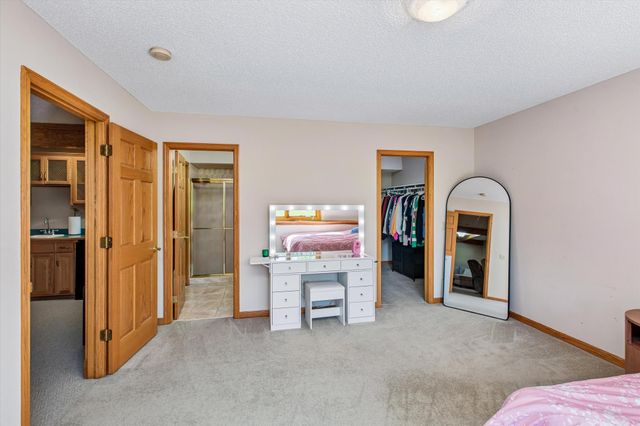 3012 Highpointe Curve, Roseville, MN 55113
