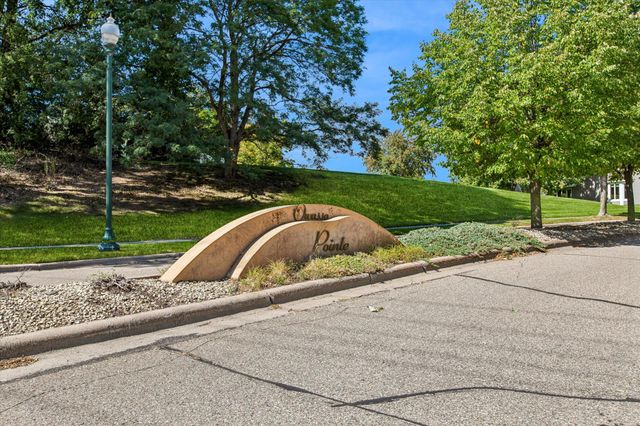 3012 Highpointe Curve, Roseville, MN 55113