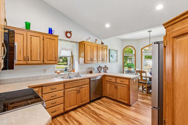 3012 Highpointe Curve, Roseville, MN 55113