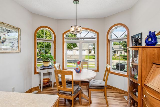 3012 Highpointe Curve, Roseville, MN 55113