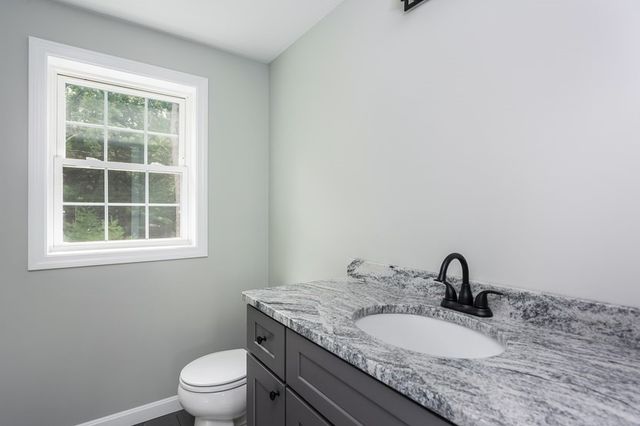 49 Bumble Bee Dr, Plymouth, MA 02360