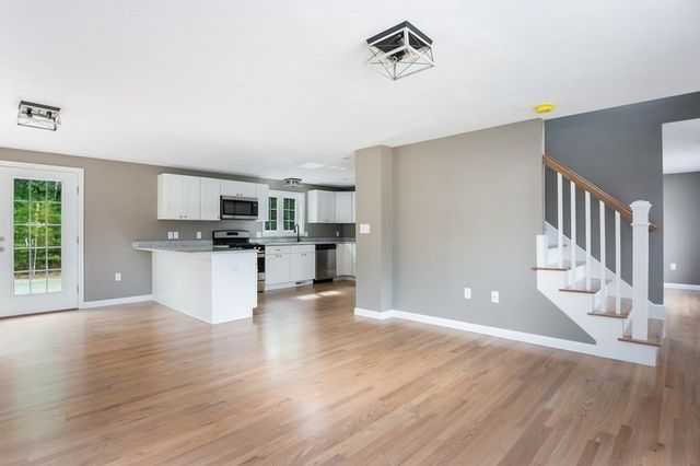 49 Bumble Bee Dr, Plymouth, MA 02360