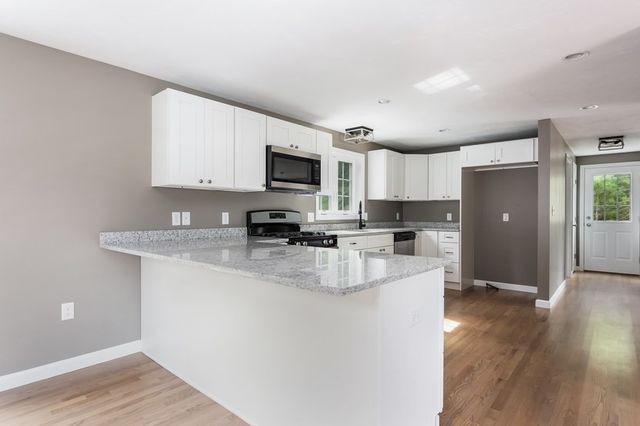 49 Bumble Bee Dr, Plymouth, MA 02360