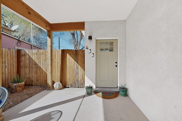 433 Pacific Avenue SW, Albuquerque, NM 87102