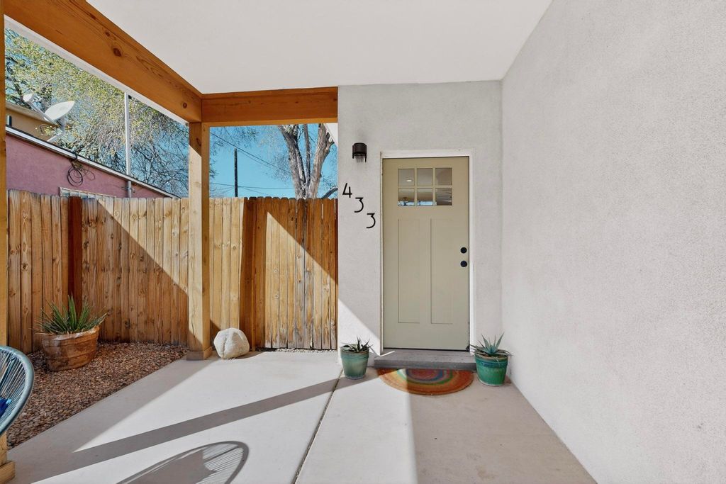 Image 10 of property listing at 433 Pacific Avenue SW, Albuquerque, NM 87102