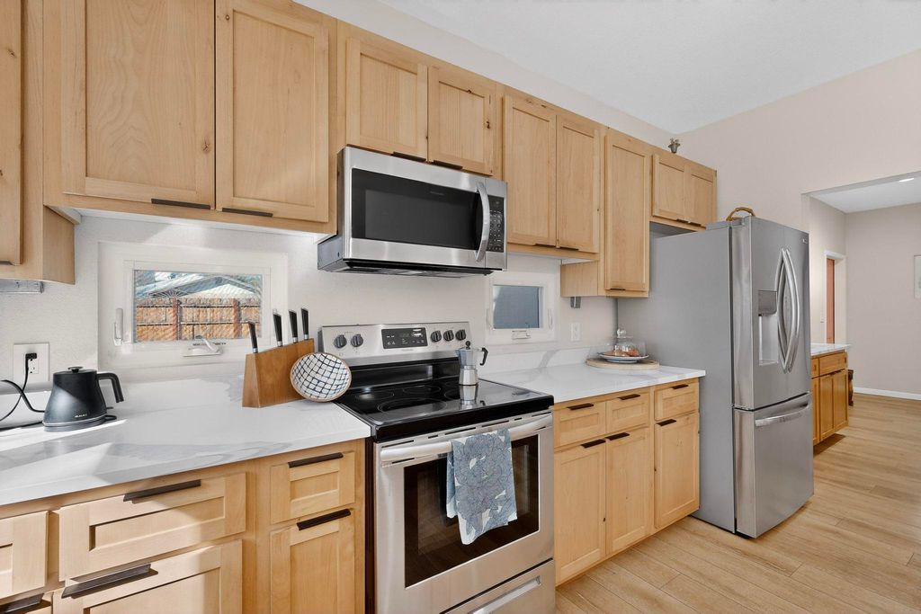 Image 20 of property listing at 433 Pacific Avenue SW, Albuquerque, NM 87102