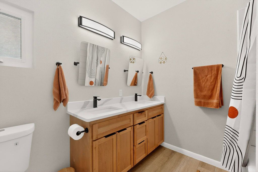 Image 25 of property listing at 433 Pacific Avenue SW, Albuquerque, NM 87102