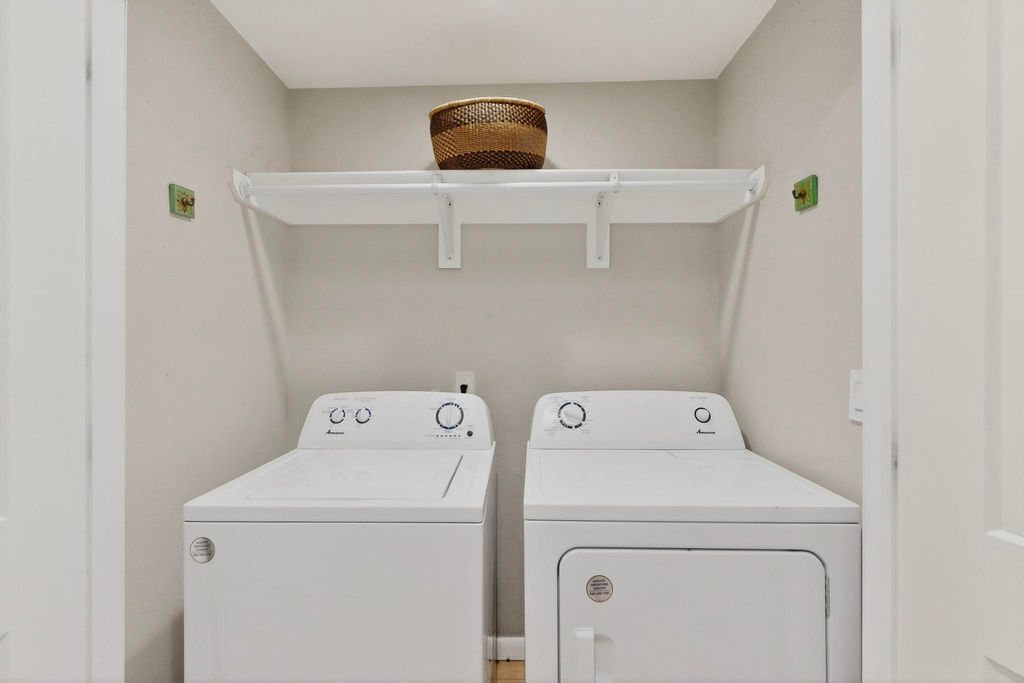 Image 27 of property listing at 433 Pacific Avenue SW, Albuquerque, NM 87102