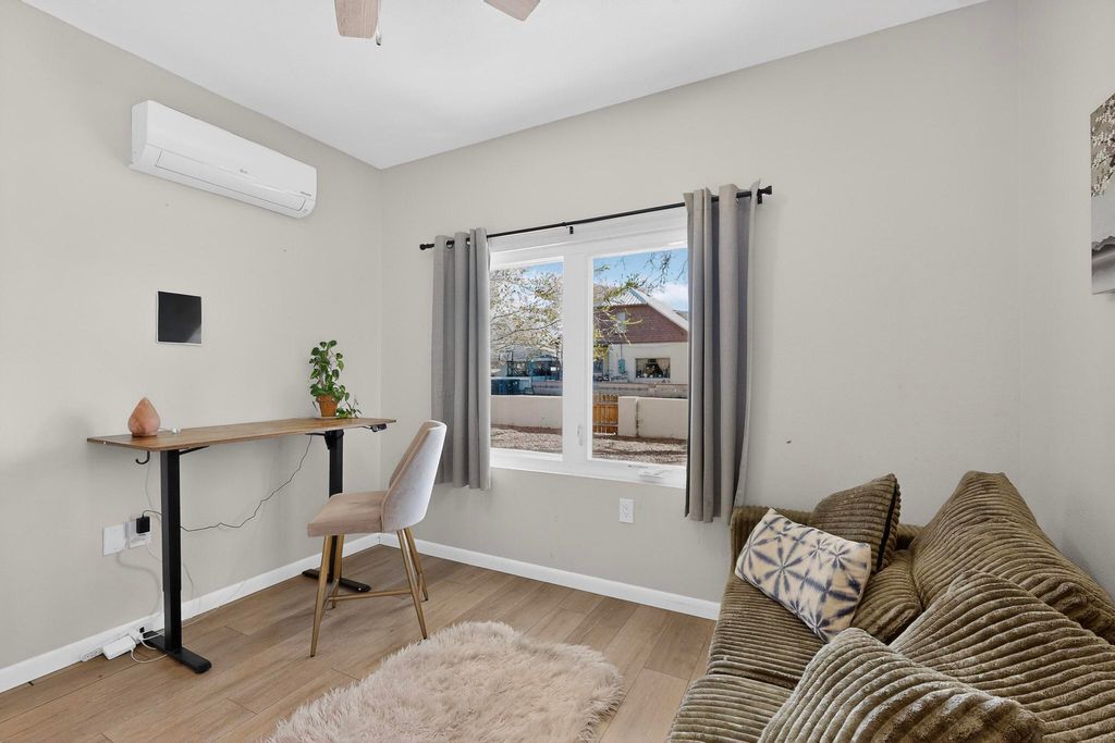 Image 30 of property listing at 433 Pacific Avenue SW, Albuquerque, NM 87102