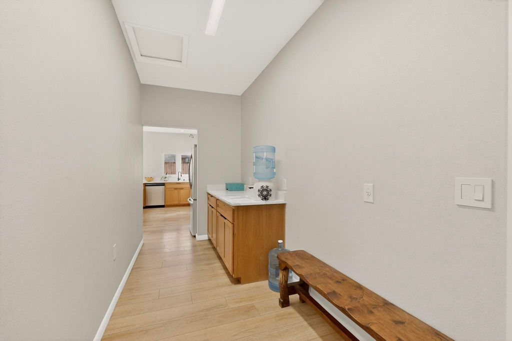 Image 35 of property listing at 433 Pacific Avenue SW, Albuquerque, NM 87102