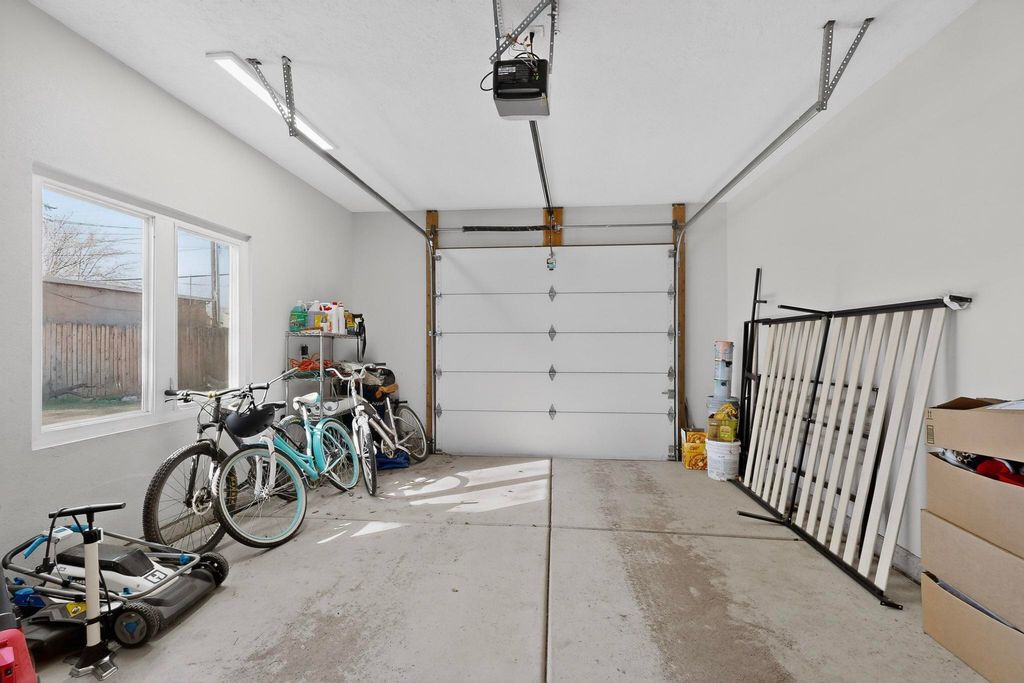 Image 37 of property listing at 433 Pacific Avenue SW, Albuquerque, NM 87102