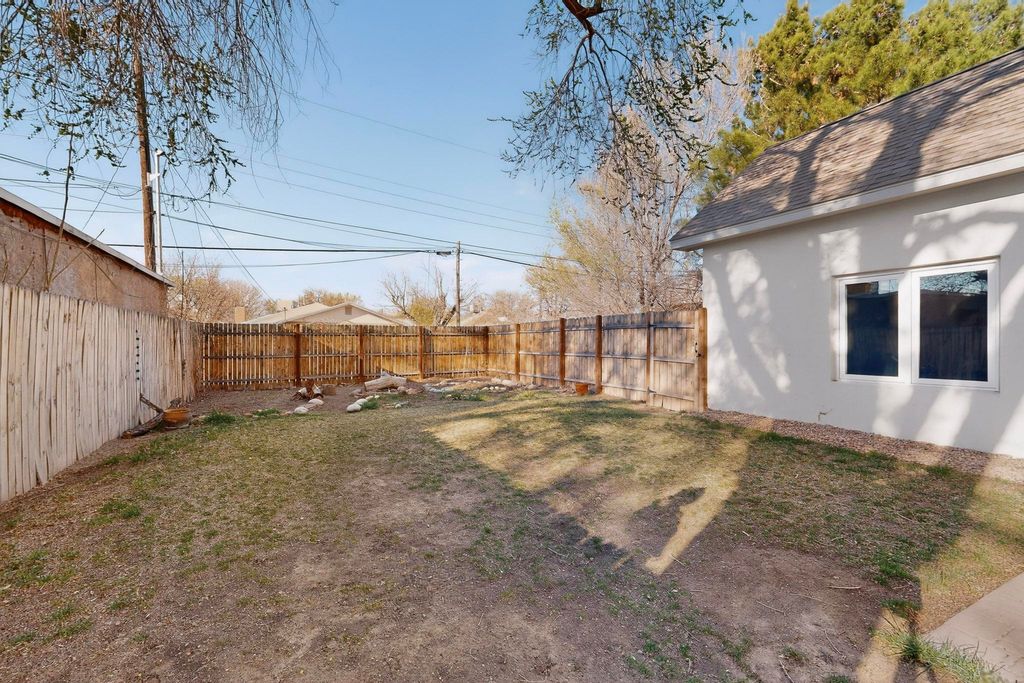 Image 40 of property listing at 433 Pacific Avenue SW, Albuquerque, NM 87102