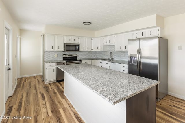 8404 Rodney Cir, Louisville, KY 40219