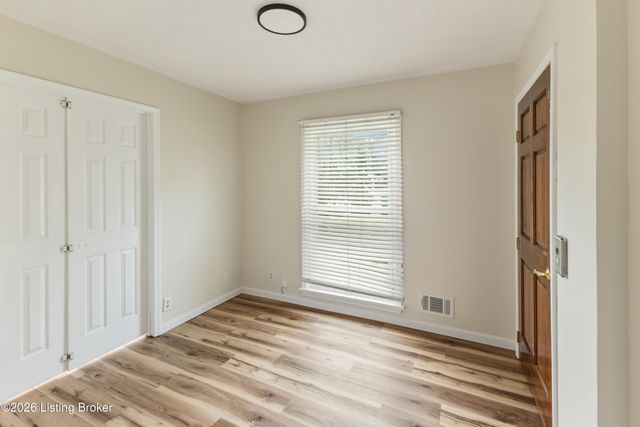 8404 Rodney Cir, Louisville, KY 40219